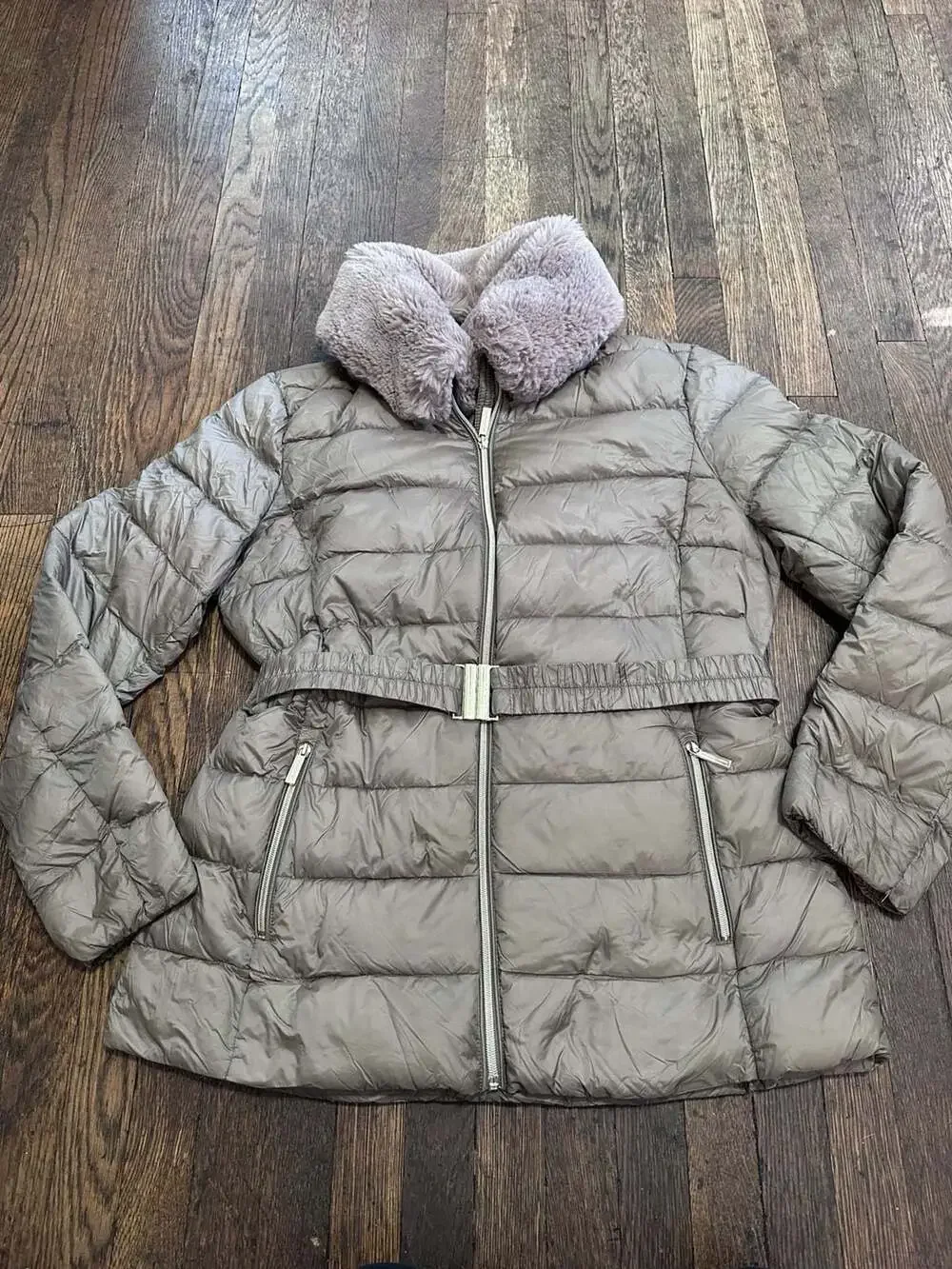 Michael Kors Women's Ultra Light Weight Down Fill Puffer Jacket  Faux Fur Collar